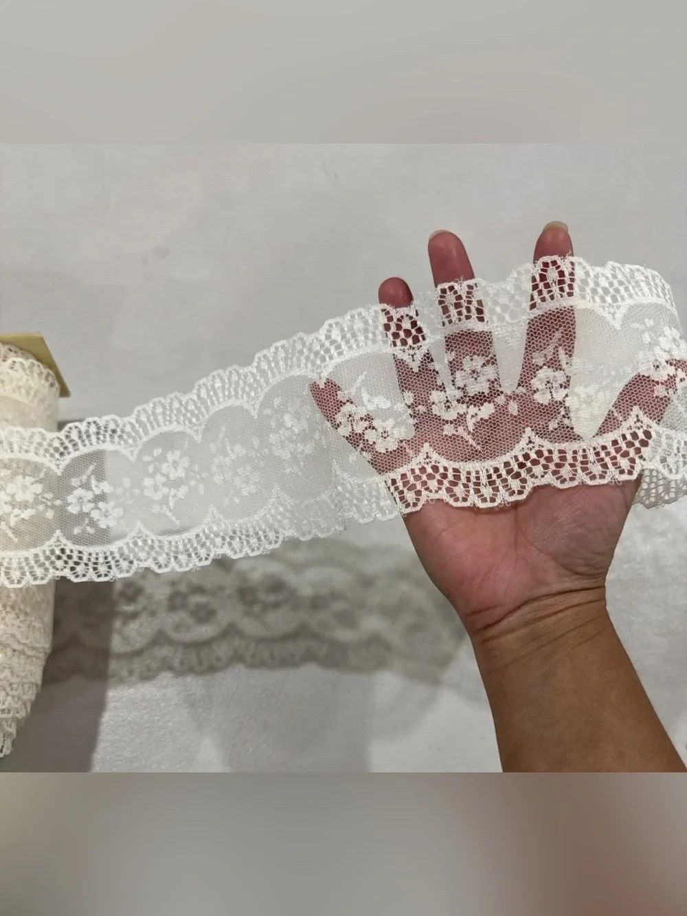 Ivory Lace Trim Roll – Decorative Scalloped Lace for Sewing
